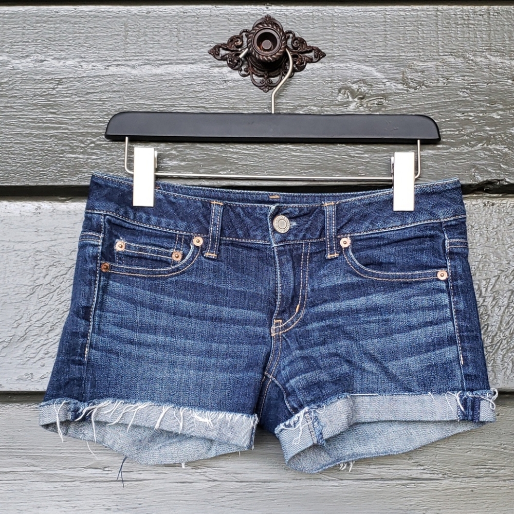 AMERICAN EAGLE Distressed Demim Jean Shorts sz 2 - Picture 2 of 6